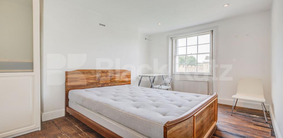 Wonderful spacious split level three bed within a period house in Camden. Camden Street, Camden